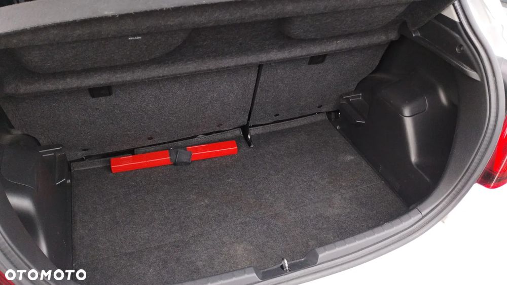 Toyota Yaris - 10