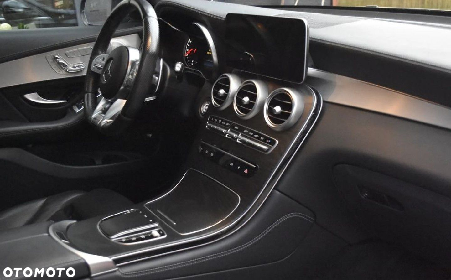 Mercedes-Benz GLC - 24