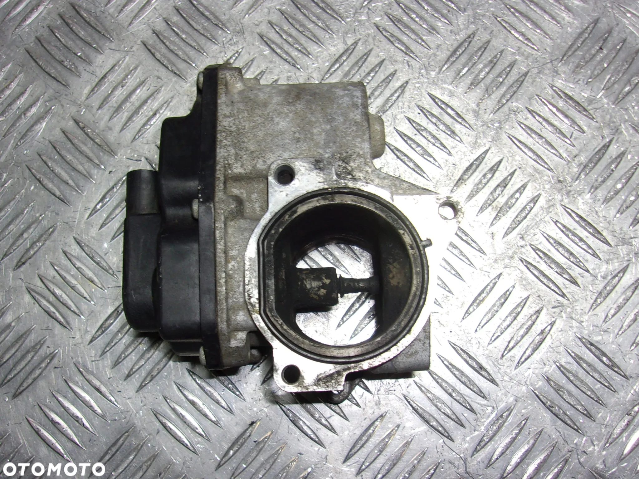 VW Passat B6 B7 zawór EGR 2.0 TDI - 2