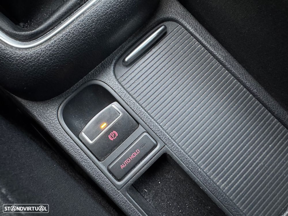 VW Tiguan 2.0 TDi Sport BlueMotion - 23