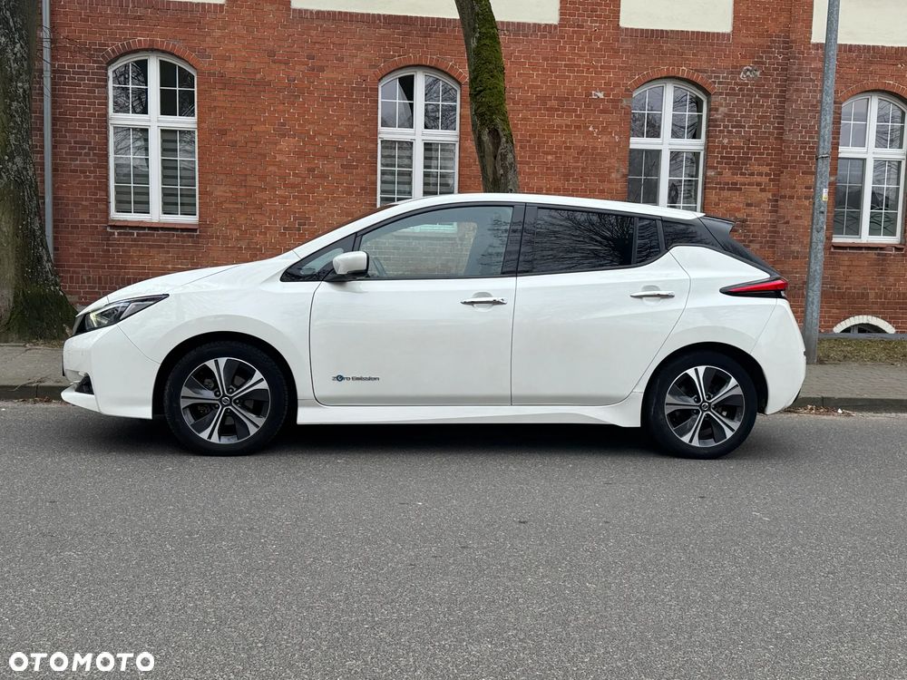 Nissan Leaf 2018 photo 2