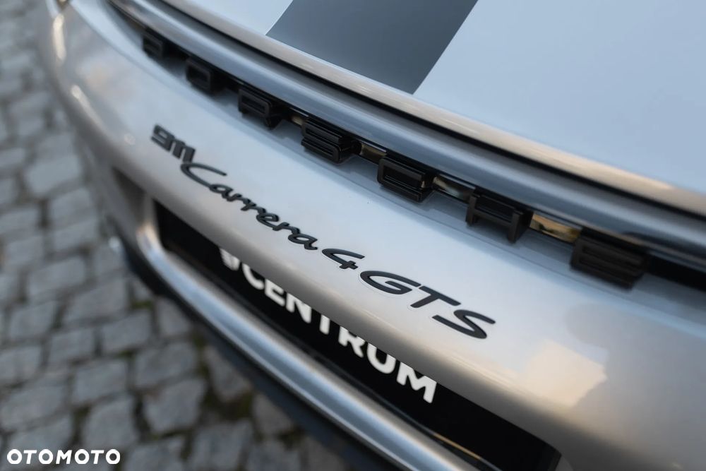 Porsche 911 Carrera GTS - 19