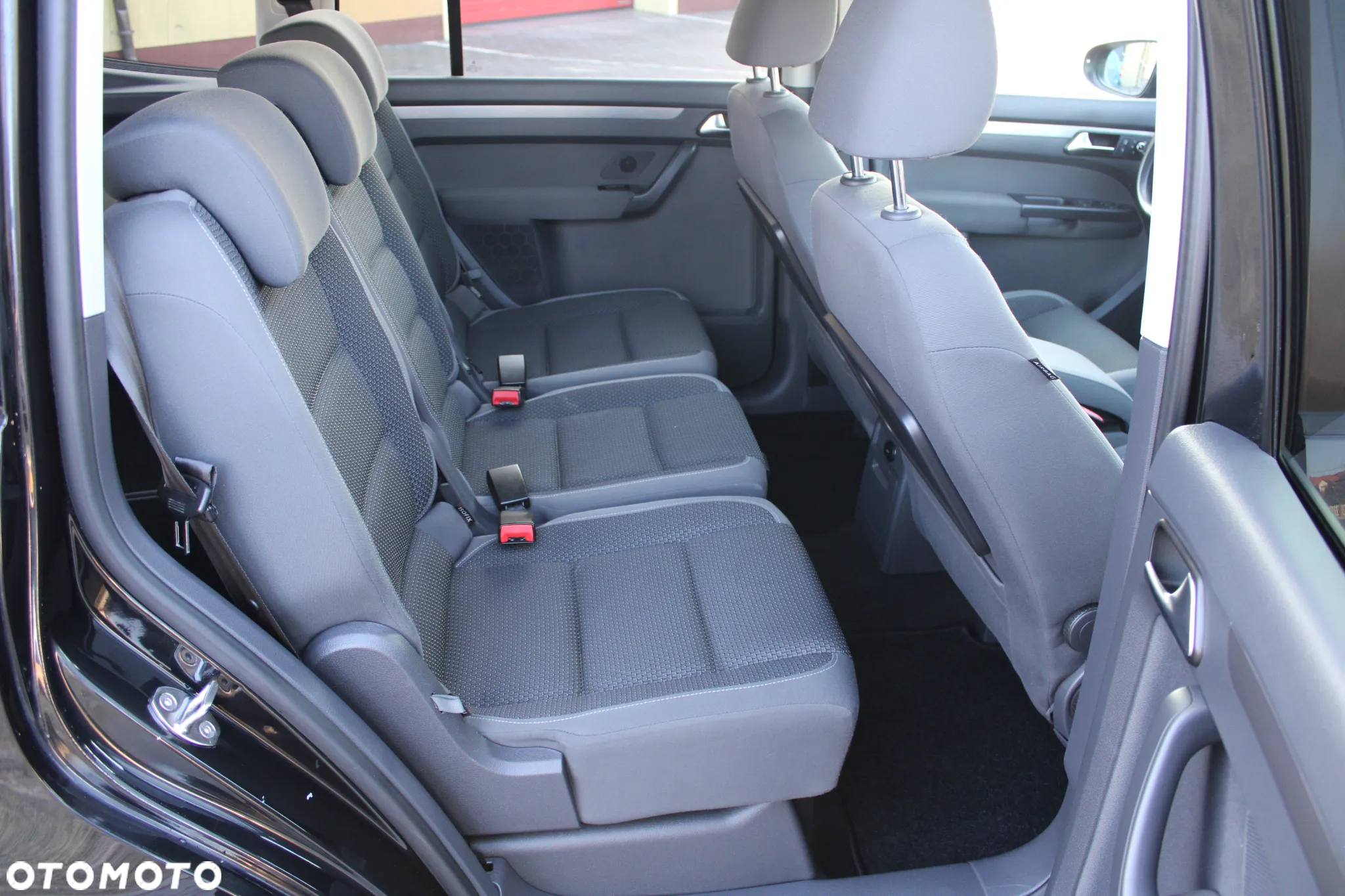 Volkswagen Touran 1.6 TDI DPF BlueMotion Technology DSG Comfortline - 17
