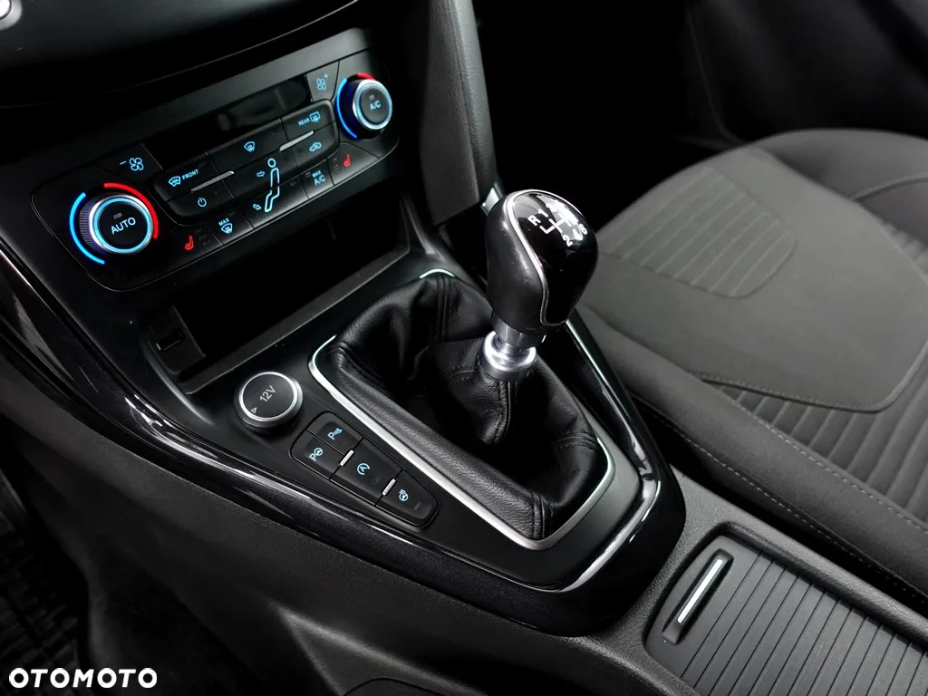 Ford Focus 1.5 EcoBoost Titanium - 19