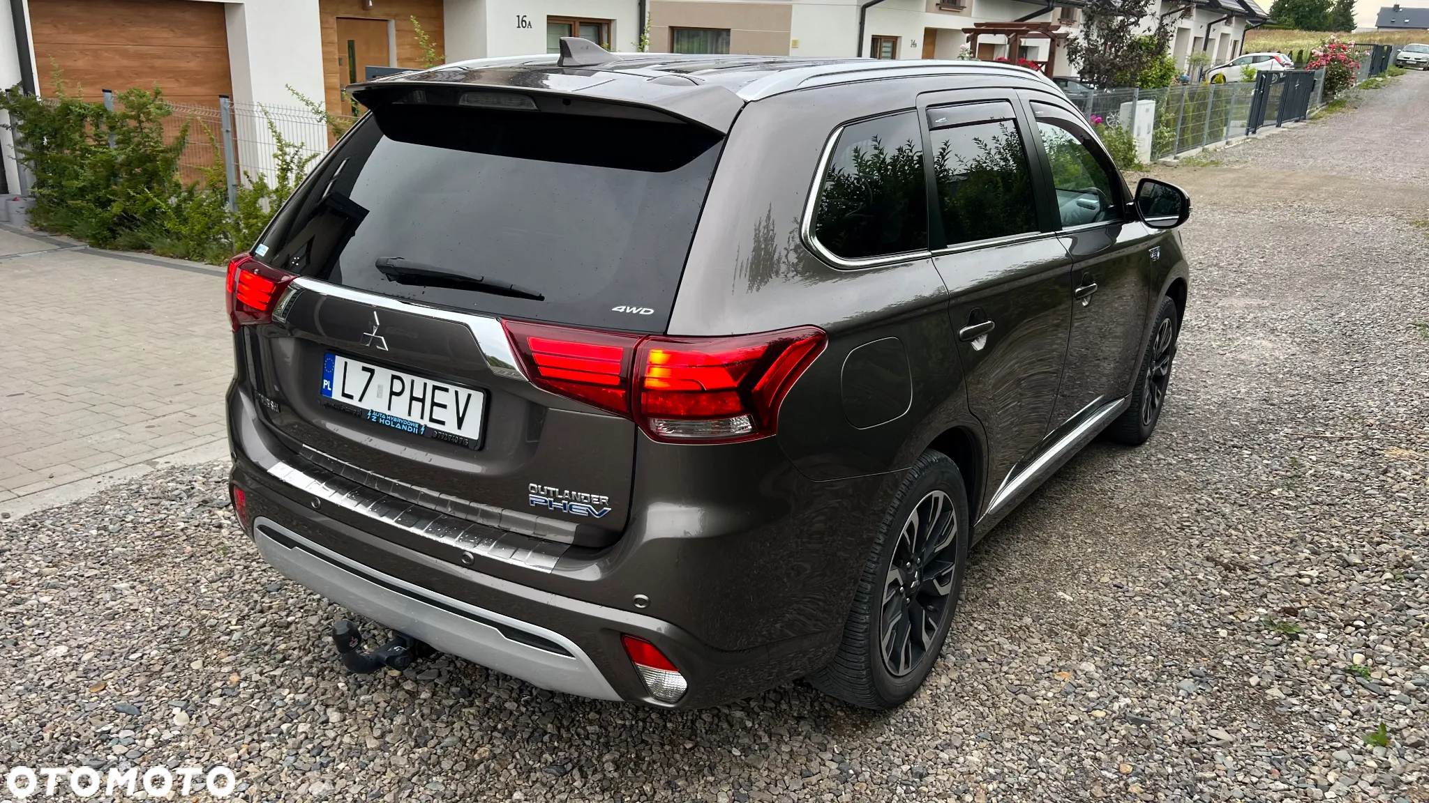 Mitsubishi Outlander - 2