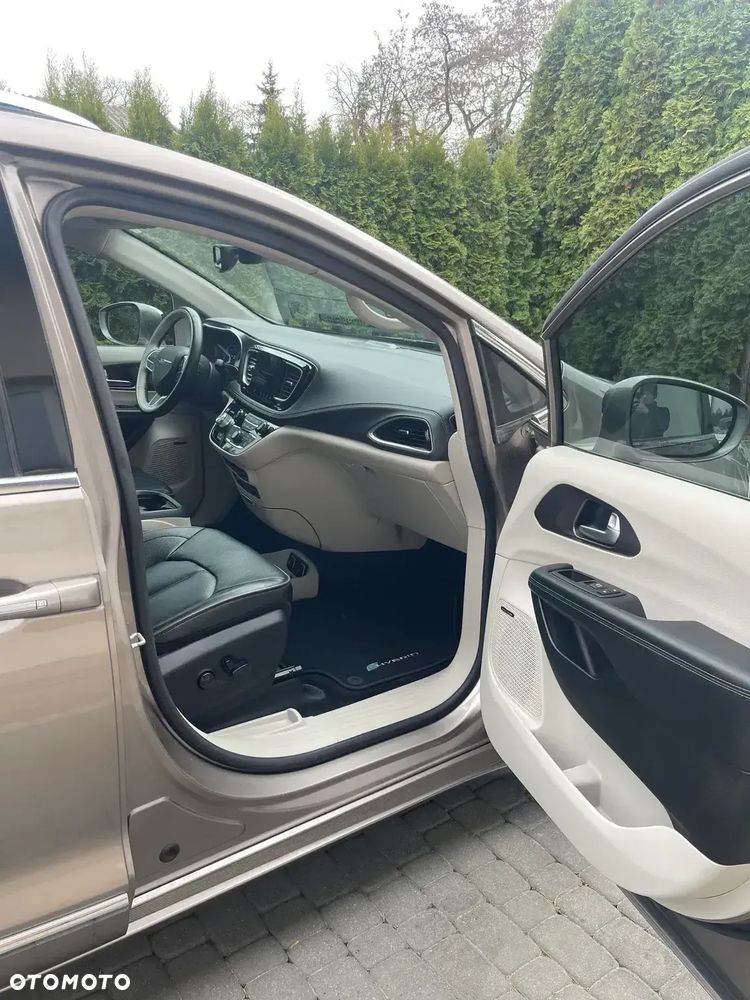 Chrysler Pacifica - 33