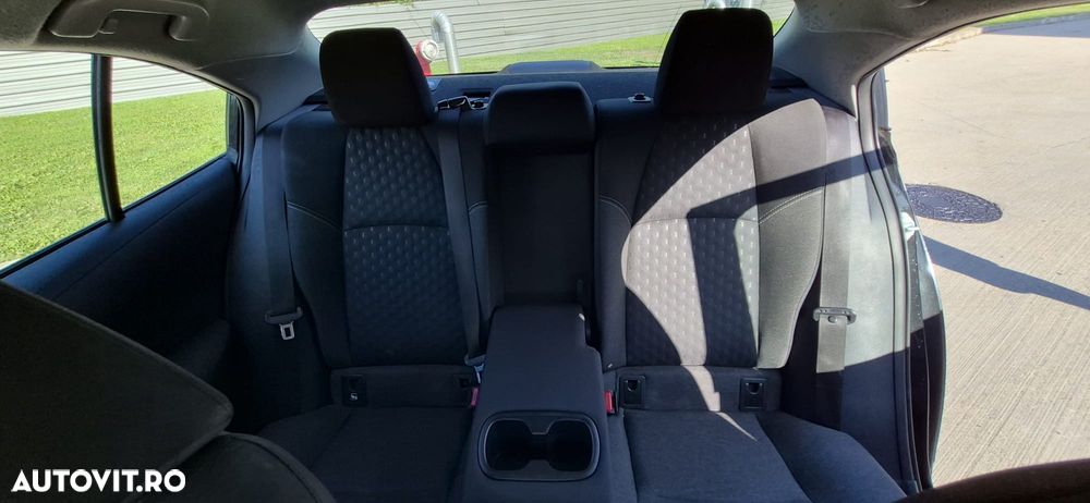 Toyota Corolla 1.8 HSD Business - 18