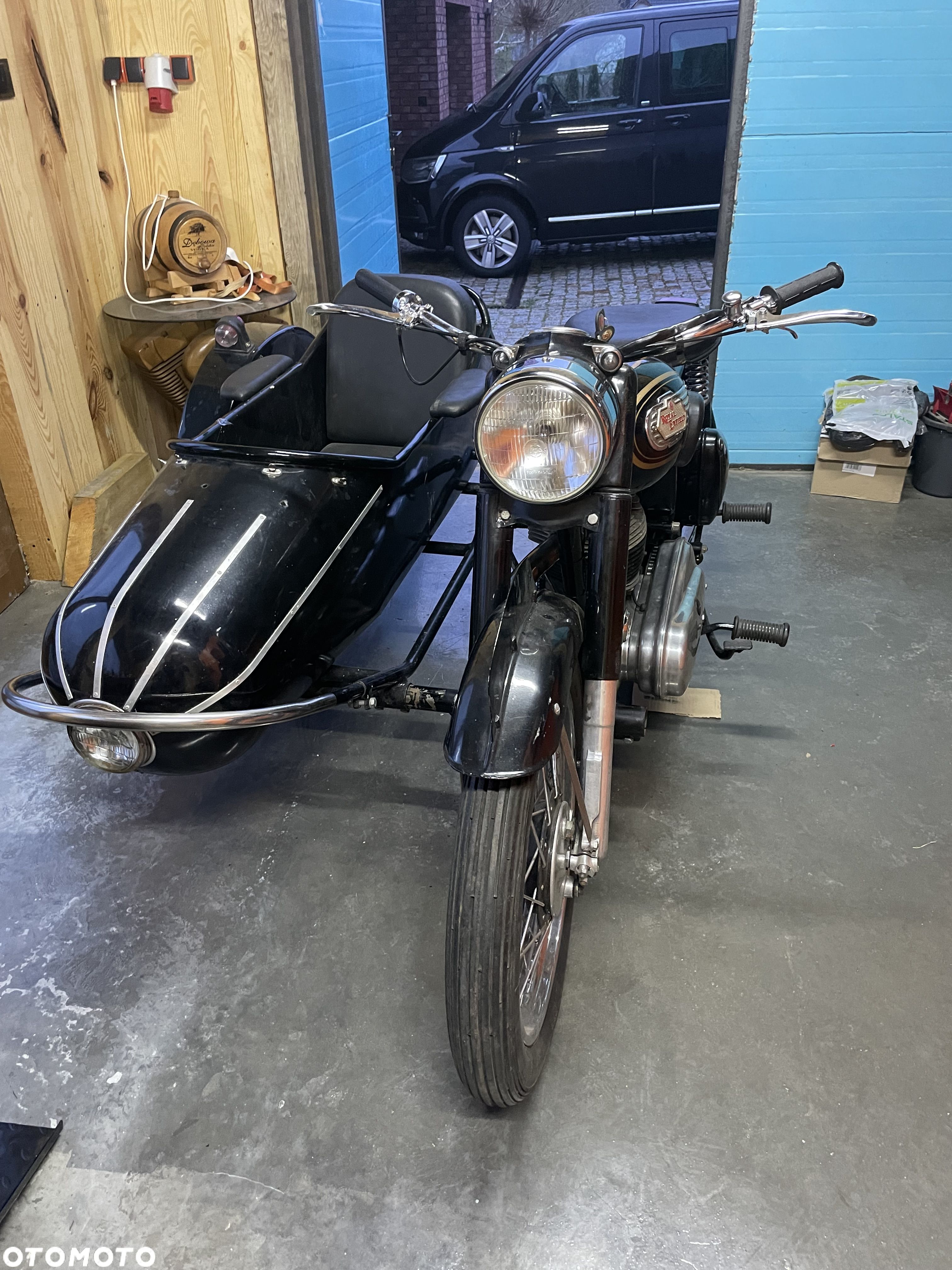 Royal Enfield Classic - 1