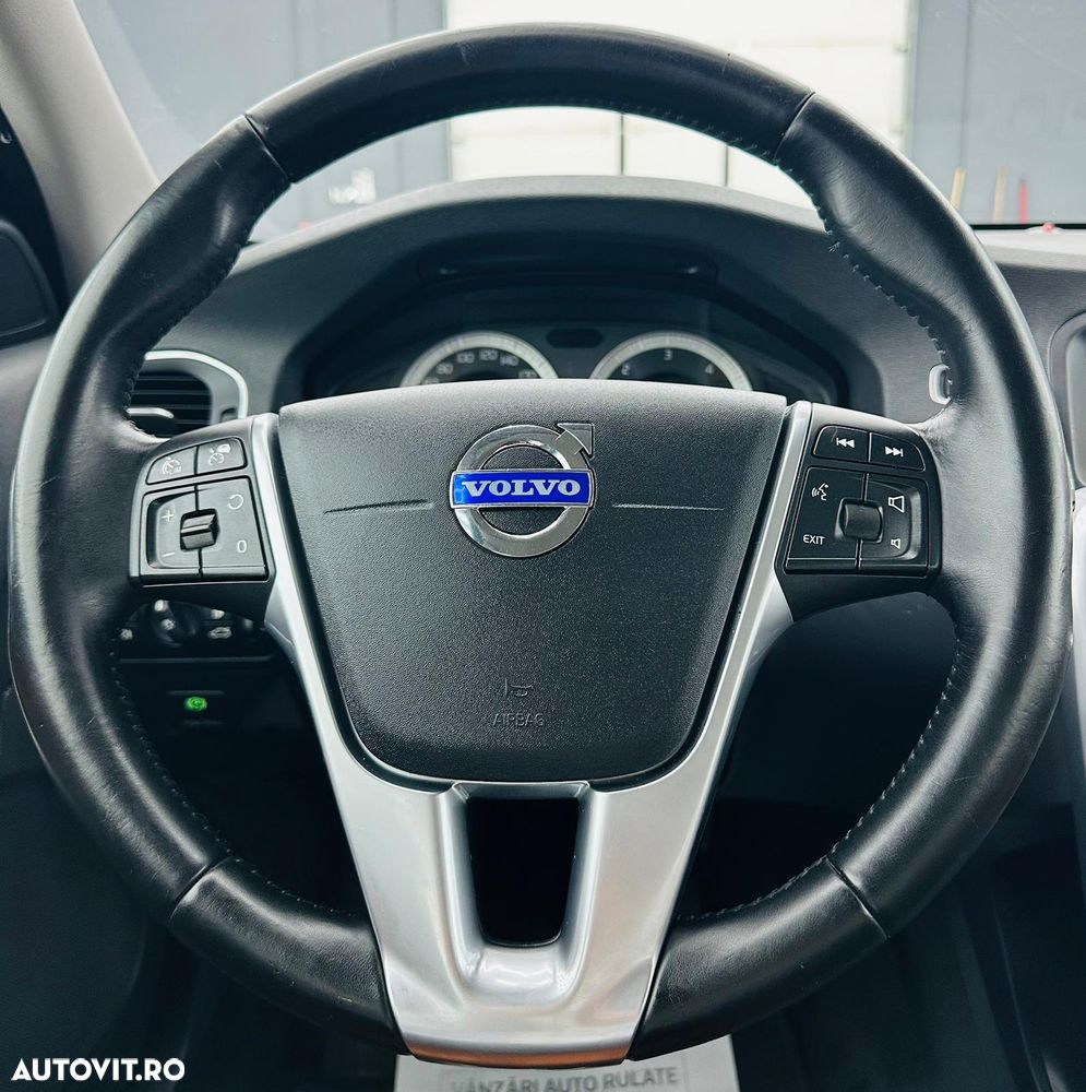 Volvo V60 D4 Geartronic Momentum - 32