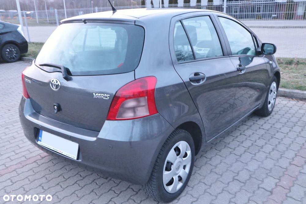 Toyota Yaris 1.3 Luna A/C - 9