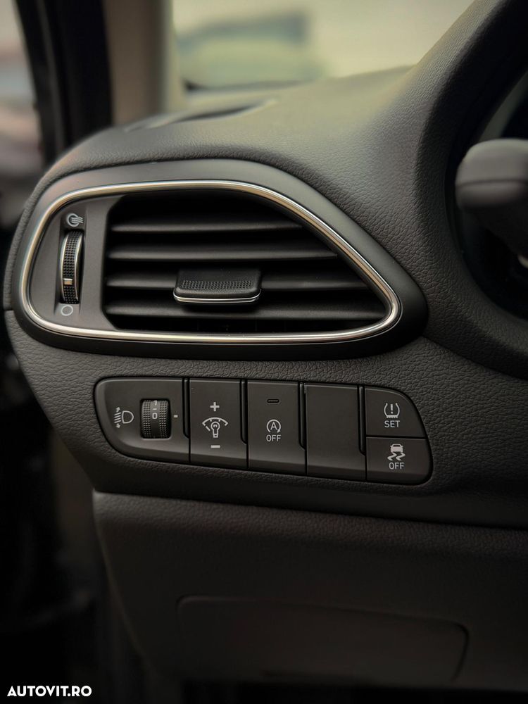 Hyundai i30 1.5 96CP M/T Comfort - 22