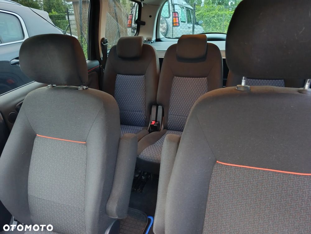 Ford Galaxy 1.8 TDCi Ambiente - 16