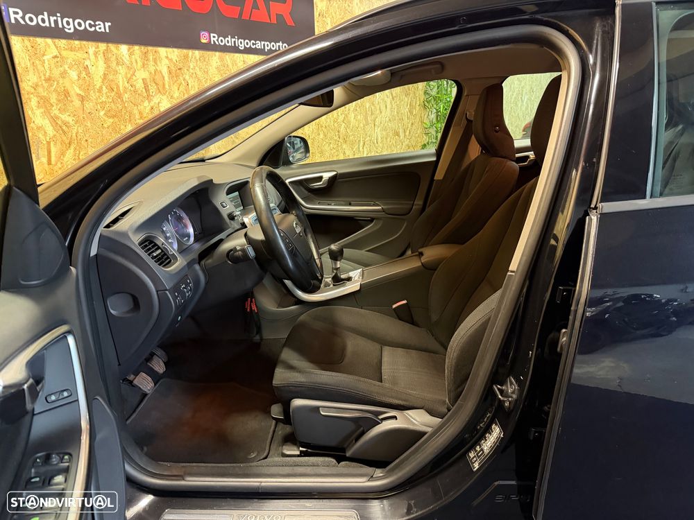 Volvo V60 2.0 D3 Momentum Start/Stop - 6