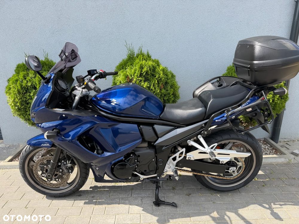 Suzuki GSX - 6