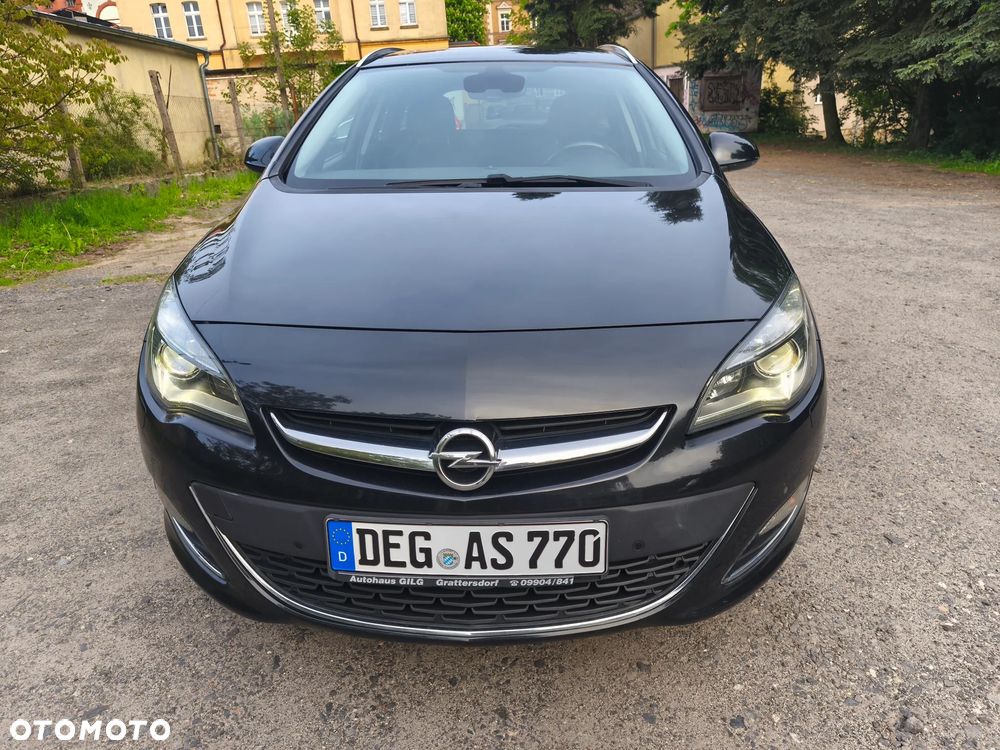Opel Astra 2.0 CDTI DPF SportsTourer Exklusiv - 2