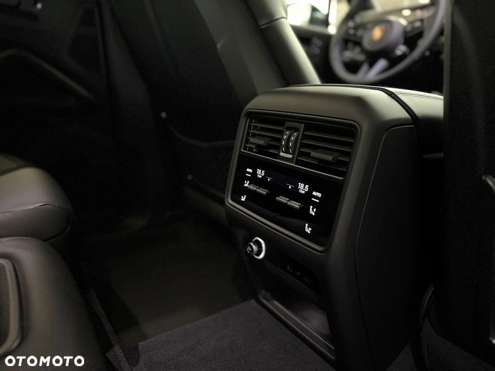 Porsche Cayenne Black Edition - 38
