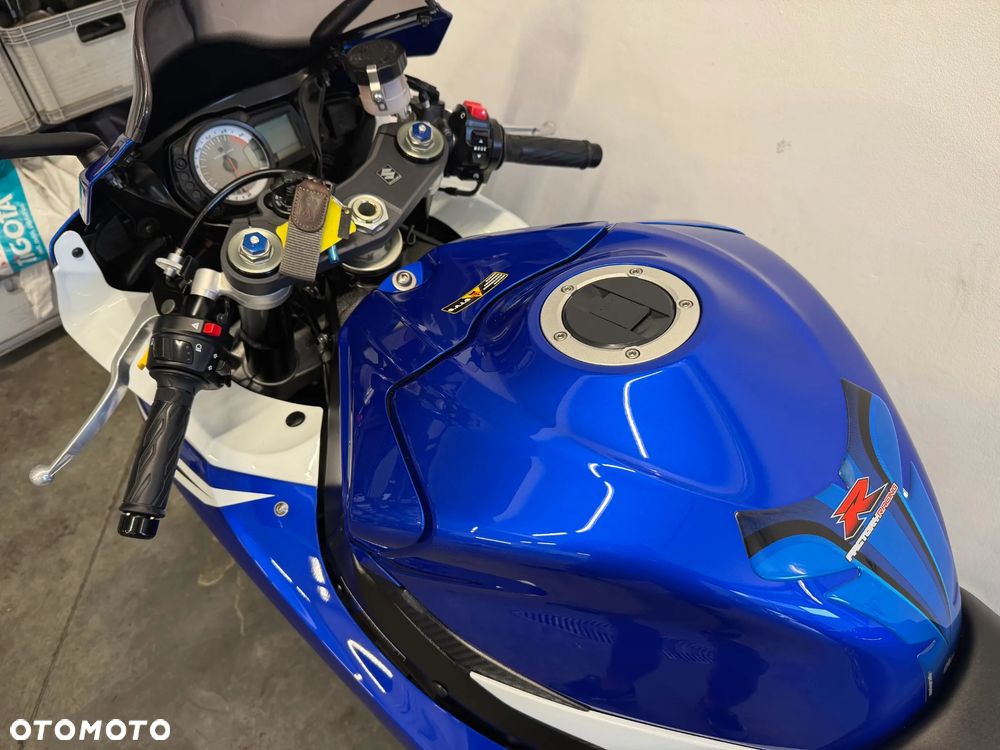 Suzuki GSX-R - 19