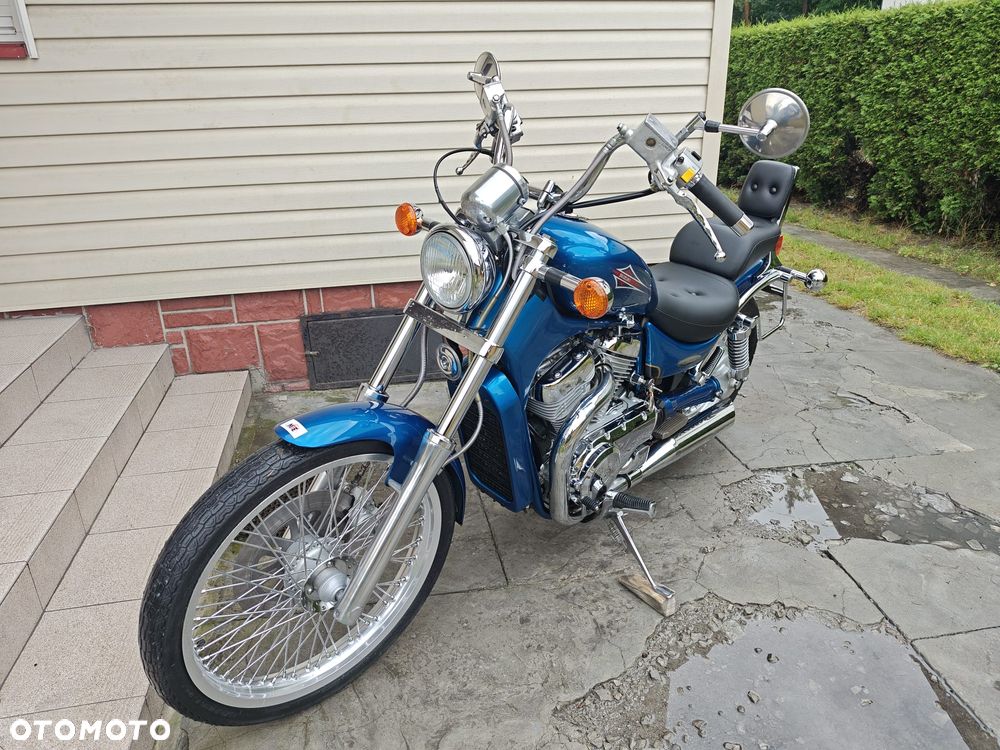 Suzuki Intruder - 6