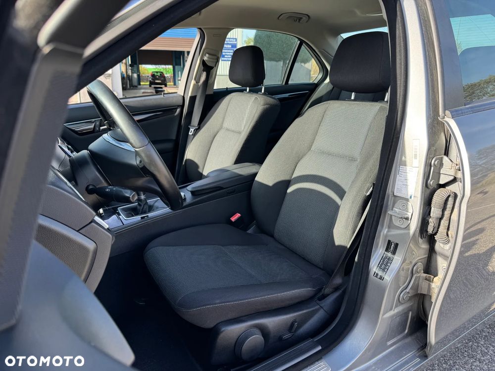 Mercedes-Benz Klasa C 180 BlueEFFICIENCY Elegance - 4