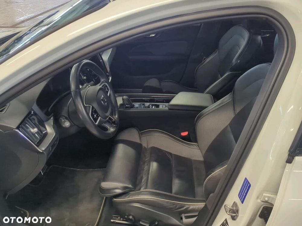 Volvo V60 B3 B R-Design - 6