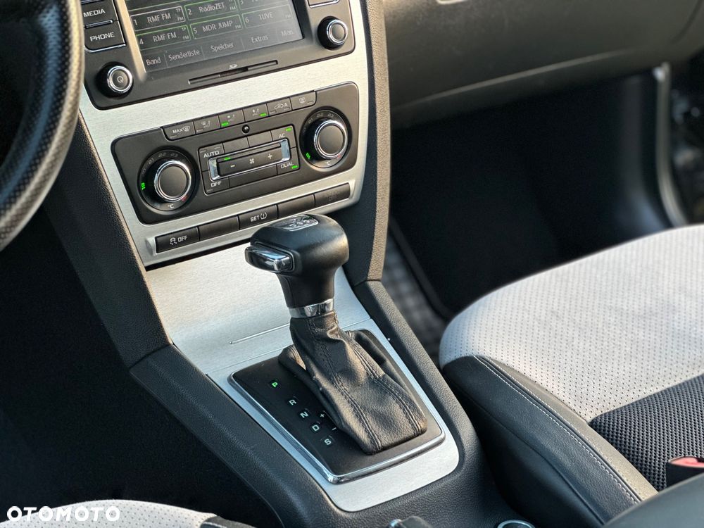 Skoda Octavia 2.0 TDI CR DPF DSG RS - 29