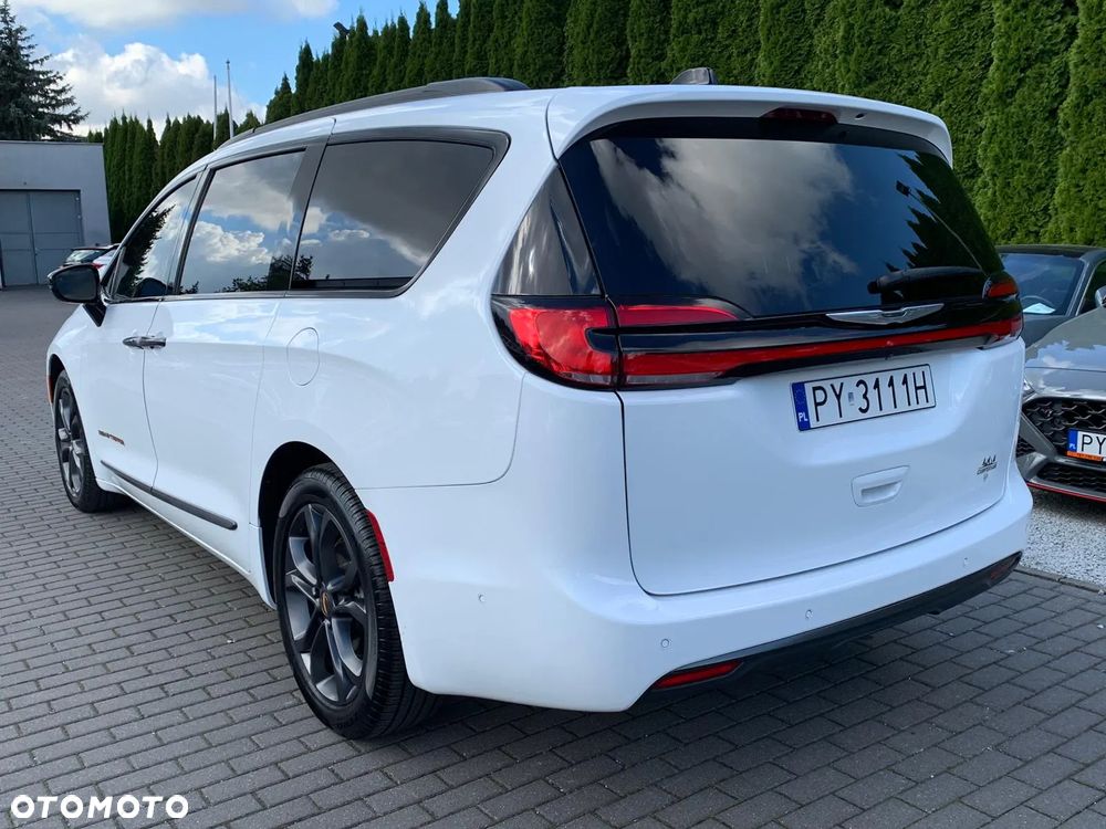 Chrysler Pacifica - 4