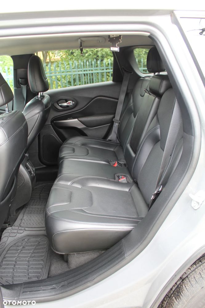 Jeep Cherokee - 15