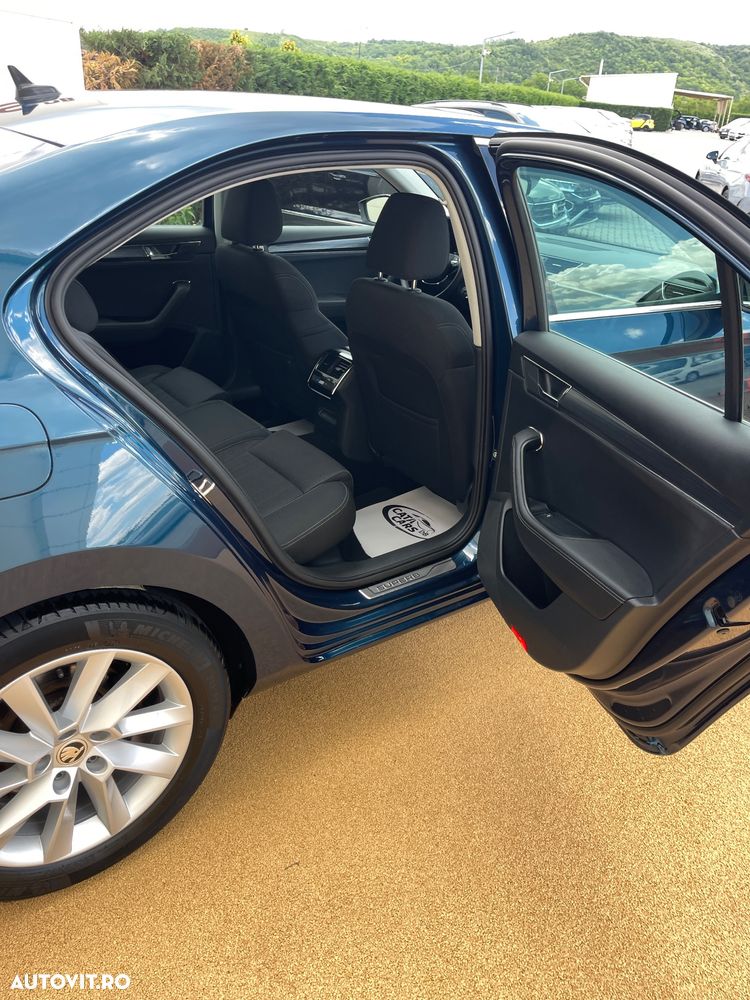 Skoda Superb 2.0 TDI DSG Premium Edition - 24