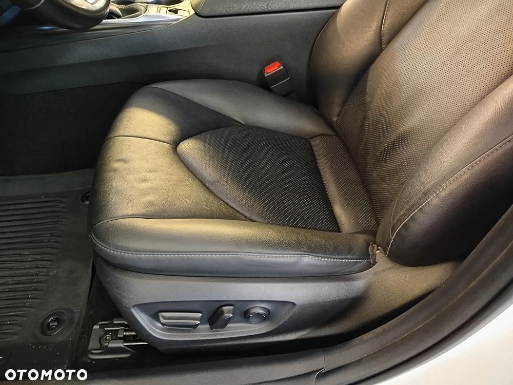 Toyota Camry 2.5 Hybrid Executive CVT - 15