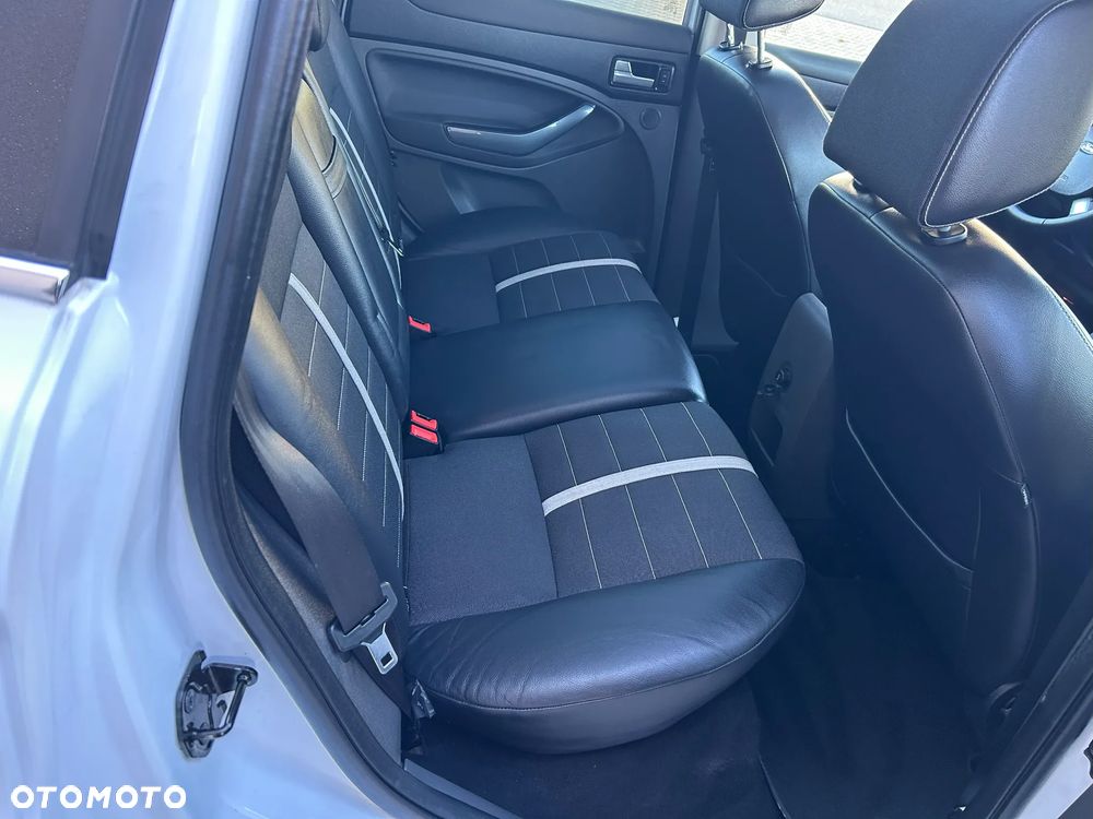 Ford Kuga 2.0 TDCi 4x4 Titanium - 23