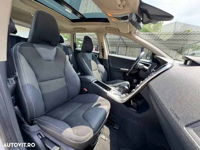 Volvo XC 60 D4 Momentum - 9