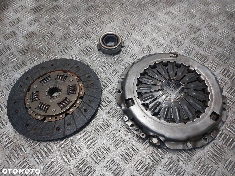 SPRZĘGŁO TARCZA + DOCISK + ŁOŻYSKO OPOROWE TOYOTA RAV4 II LIFT 2.0 D4D - 1