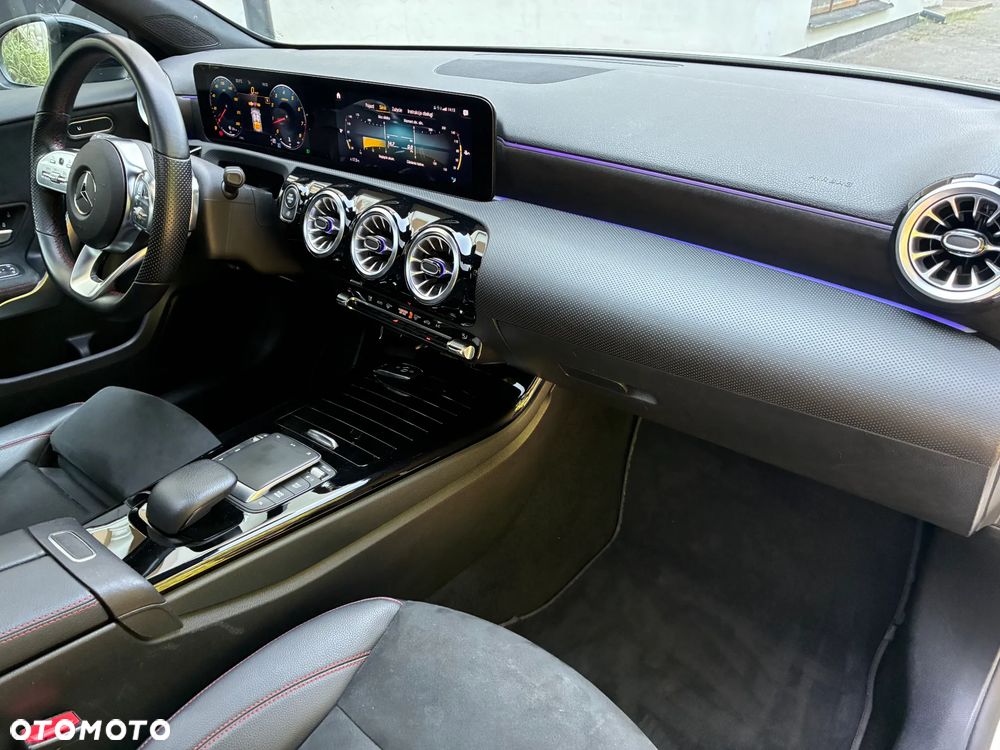 Mercedes-Benz Klasa A 250 AMG Line 7G-DCT - 36