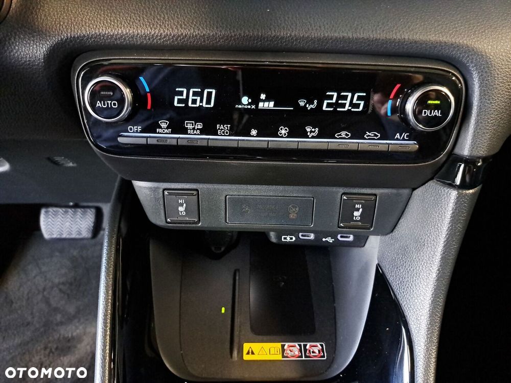 Toyota Yaris Hybrid 1.5 Premiere Edition - 26