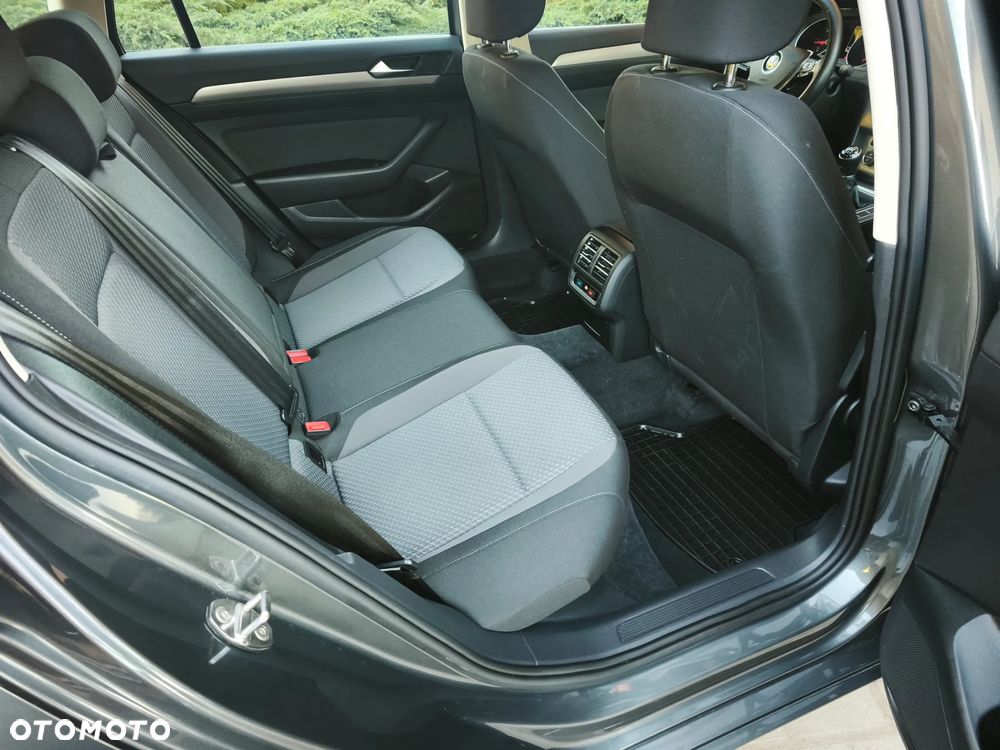 Volkswagen Passat 2.0 TDI SCR Business - 19
