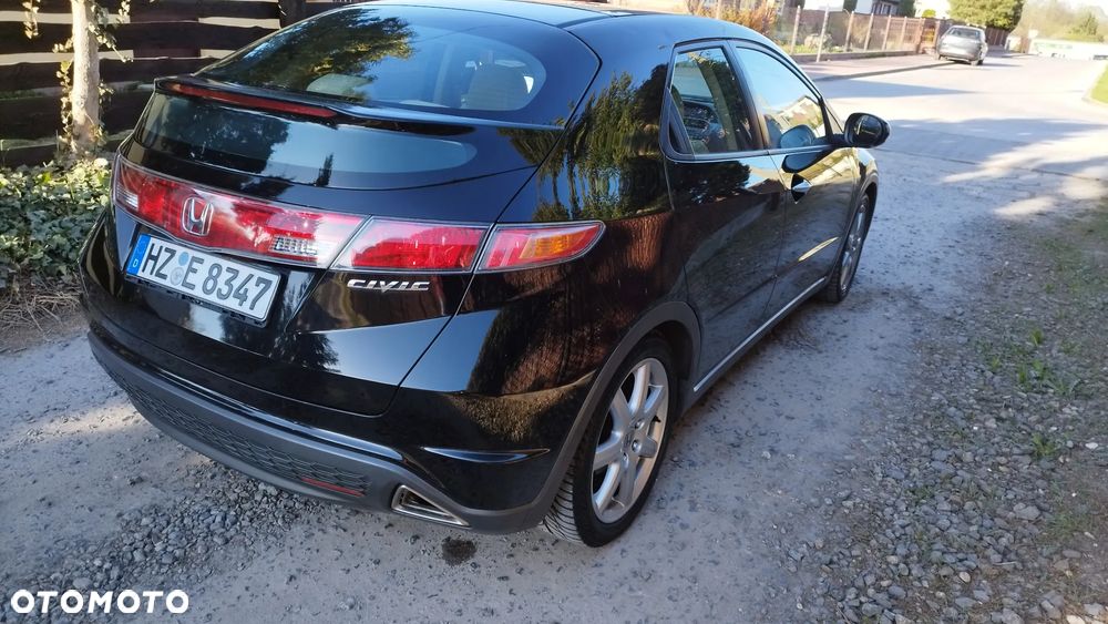 Honda Civic 1.8 Executive NAVI - 9