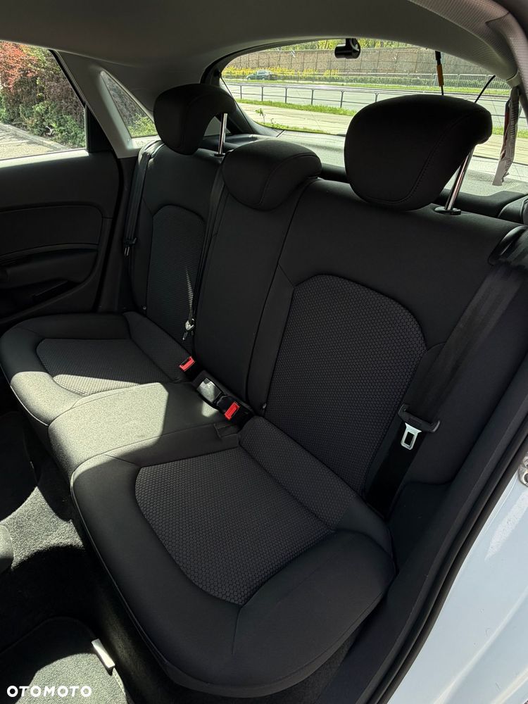 Audi A1 Sportback 1.6 TDI S tronic Ambition - 11