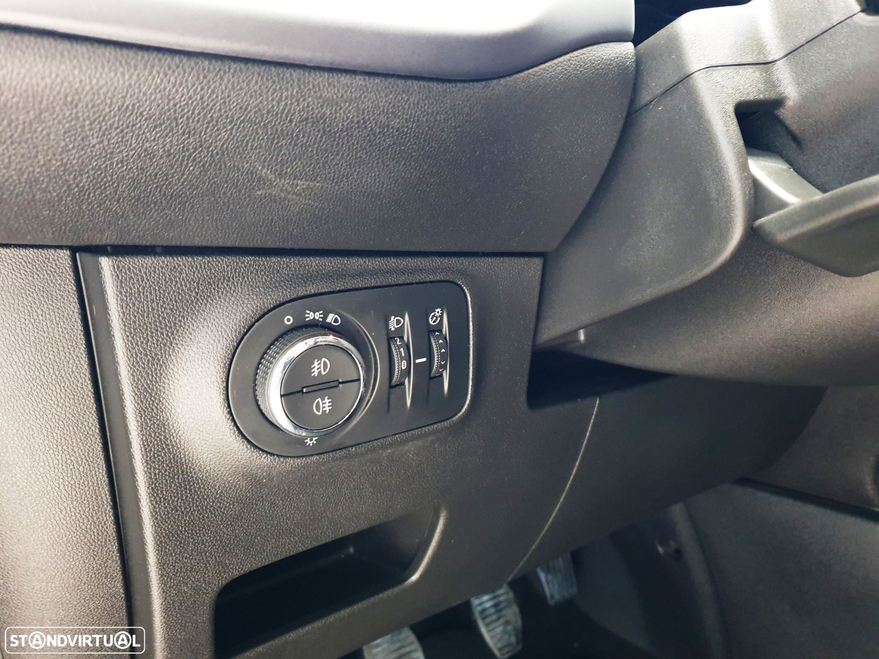 Opel Corsa 1.2 120 Anos - 13