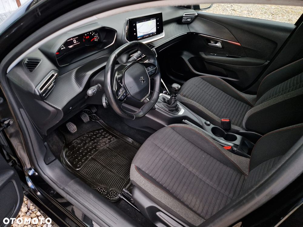 Peugeot 208 - 10