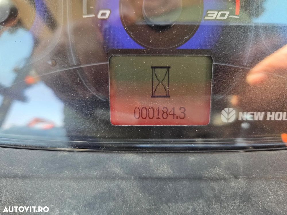 New Holland EX DEMO, 184h, B100D, FULL OPTION, 120CP, cutie automata POWERSHIFT, brat excavare extensibil cu inst picon pe el, MICHELIN, cupa multifunctionala 4x1, FURCI, Aer cond, Certificat CE, posibilitate leasing 4 ani-PROMOTIE 75.900 EUR+Tva - 34