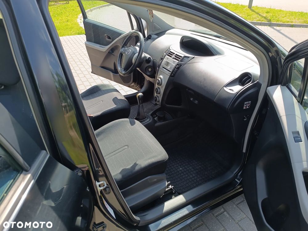 Toyota Yaris 1.3 Sol - 16