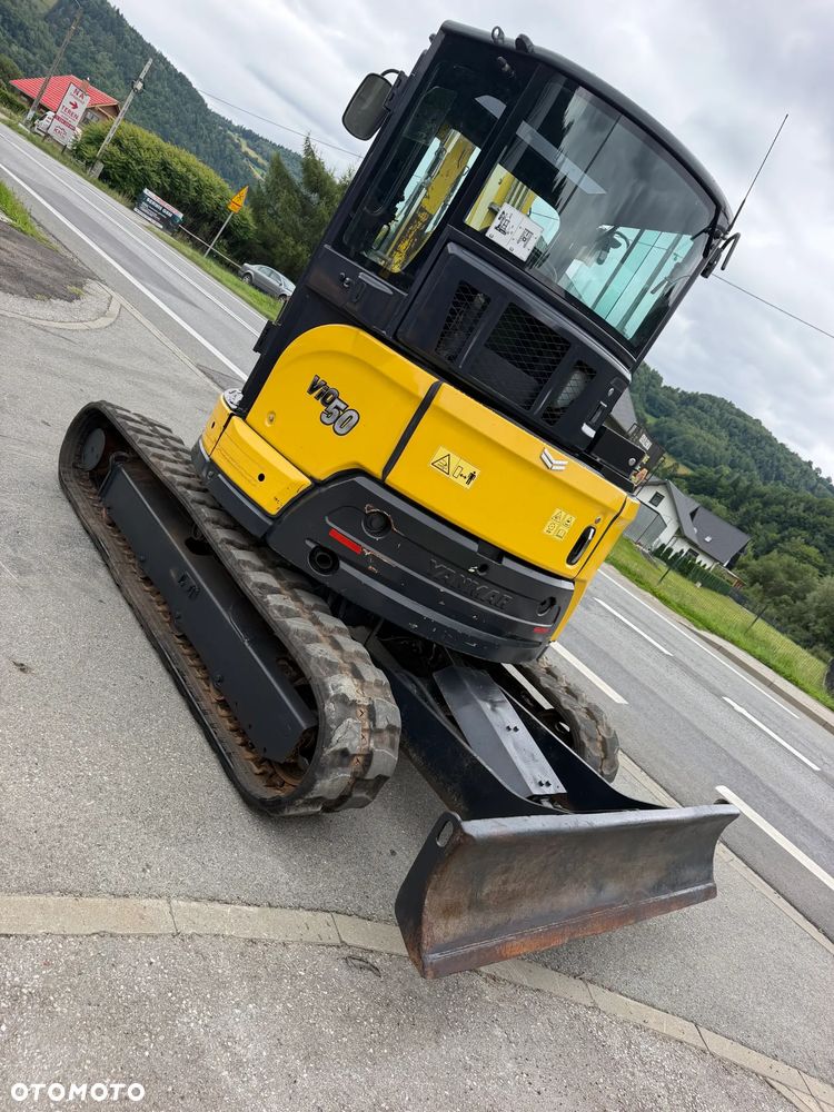 Yanmar VIO50-6A Koparka Gąsienicowa 5 ton jak Nowa z Salonu 2018 rok. 1900 mtg. Szybko-złącze. Łyżka uchylna Hydraulicznie. 3 łyżki Oryginalne skandynawskiego typu. Yanmar silnik 4 cylindry! Maszyna z Norwegii. DEKRA 2026rok AKTUALNA! Dokumentacja! Pompa ON. ani deka luzów i wycieków! OKAZJA Linia Hydr. Plus. Długie ramię PLUS. Oświetlenie LED. Gąski bardzo ładne. Wielka Okazja! Pełne sterowanie z dżojstików!! - 5