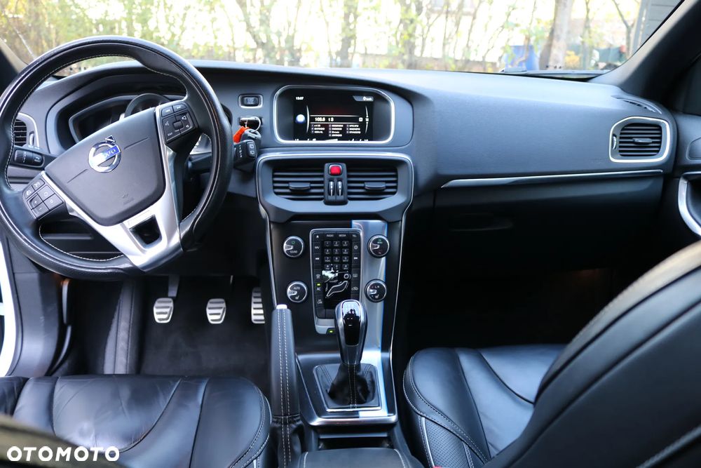 Volvo V40 D4 Drive-E R-Design Momentum - 4