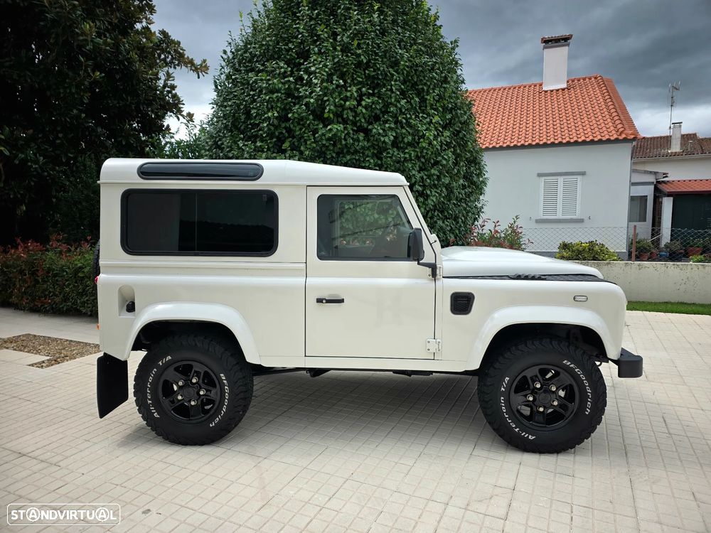 Land Rover Defender - 37