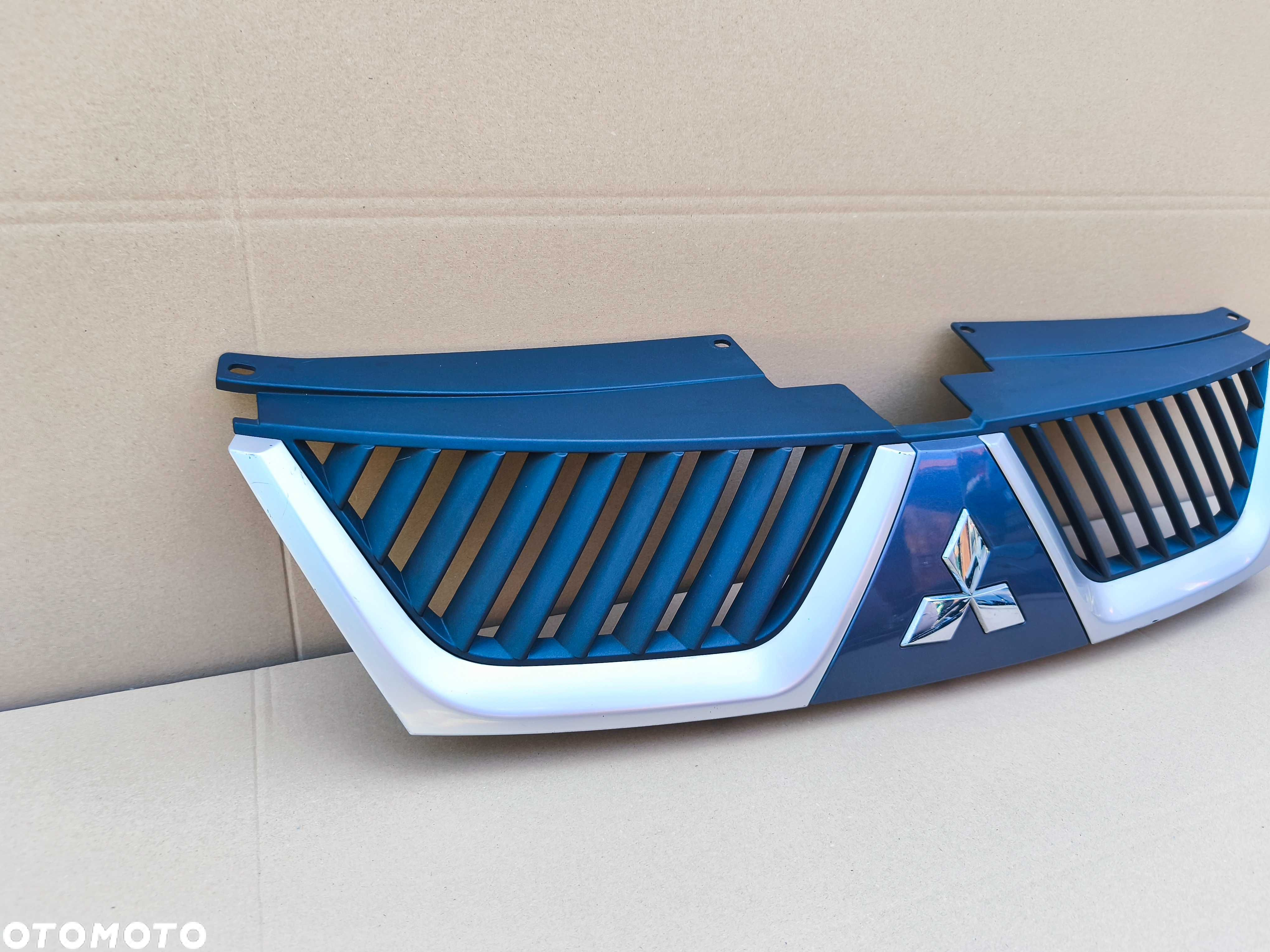 Mitsubishi Outlander 06-10 II 2 grill gril atrapa znaczek - 3
