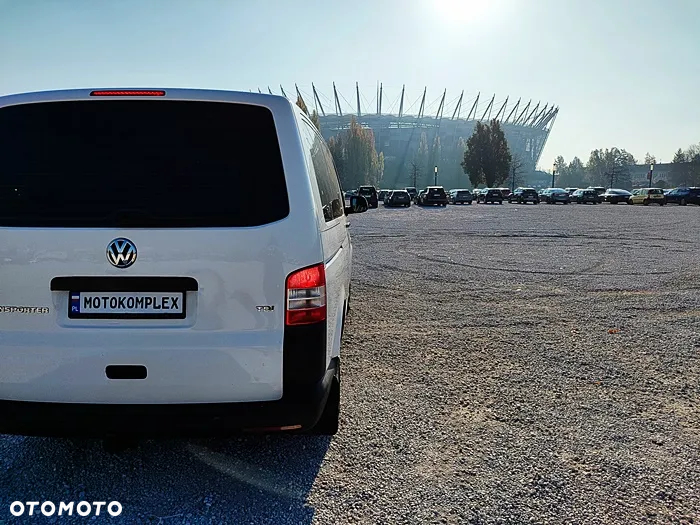 Volkswagen Caravelle - 11