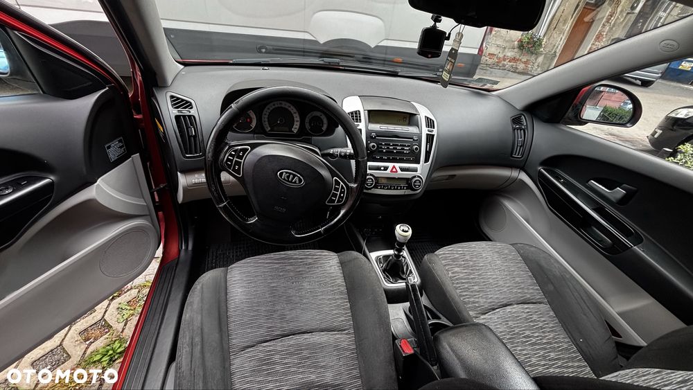 Kia Ceed - 8