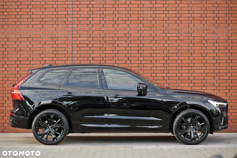 Volvo XC 60 B5 B AWD Plus Black Edition - 2