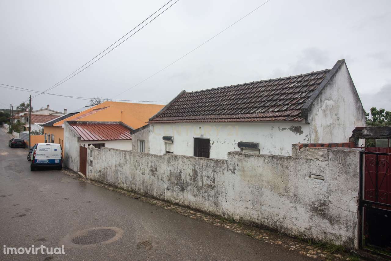 Moradia em Tojal no concelho de Alenquer com amplo lote de 347 m² - Grande imagem: 2/27