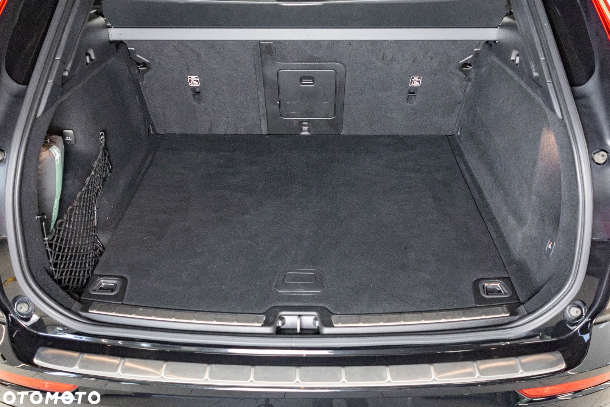 Volvo XC 60 B4 D AWD Plus Dark - 32